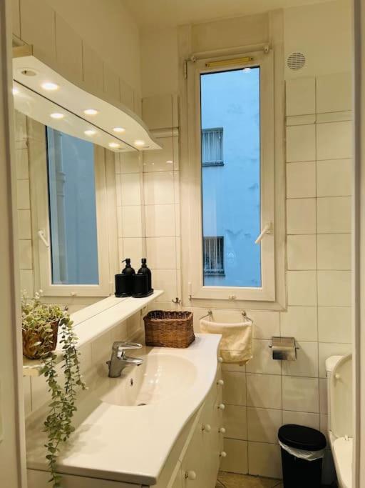 Au Pied De La Tour Eiffel Apartment Paris Bagian luar foto